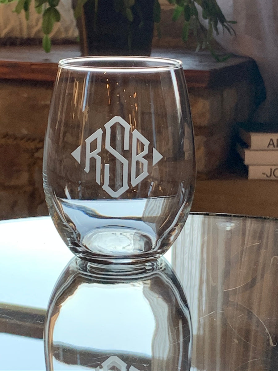 Engraved wine glass – 2 initials