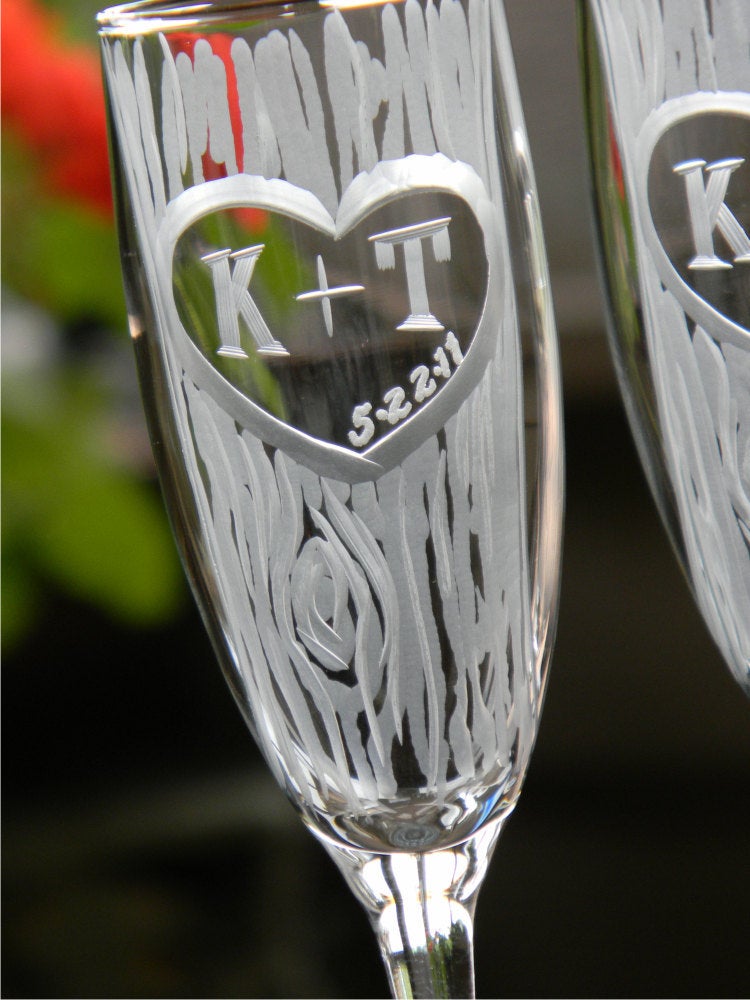 Custom Engraved Laurel Modern Champagne Flutes, Pair