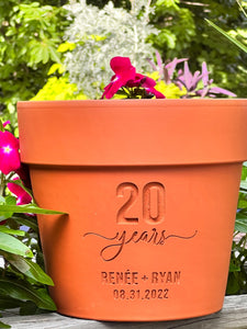 Engraved Anniversary Flower Pot – Custom Milestone Year, Names & Date – Pottery Gift for 9th or Any Anniversary