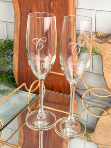 Personalized Stemmed Champagne Flutes – Script Initial & Date