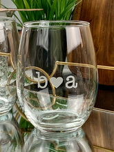 Load image into Gallery viewer, Stamped Initials with Center Heart Stemless Wine Glass