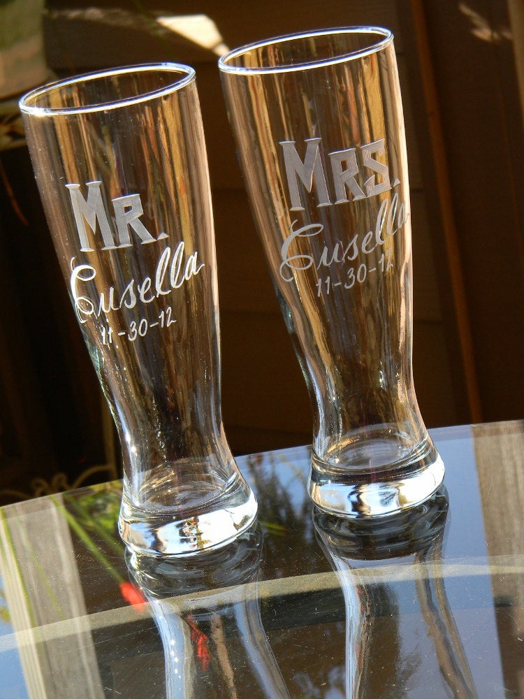 Personalized Hand Cut Mr. & Mrs. Pilsner Beer Glass, 23 oz