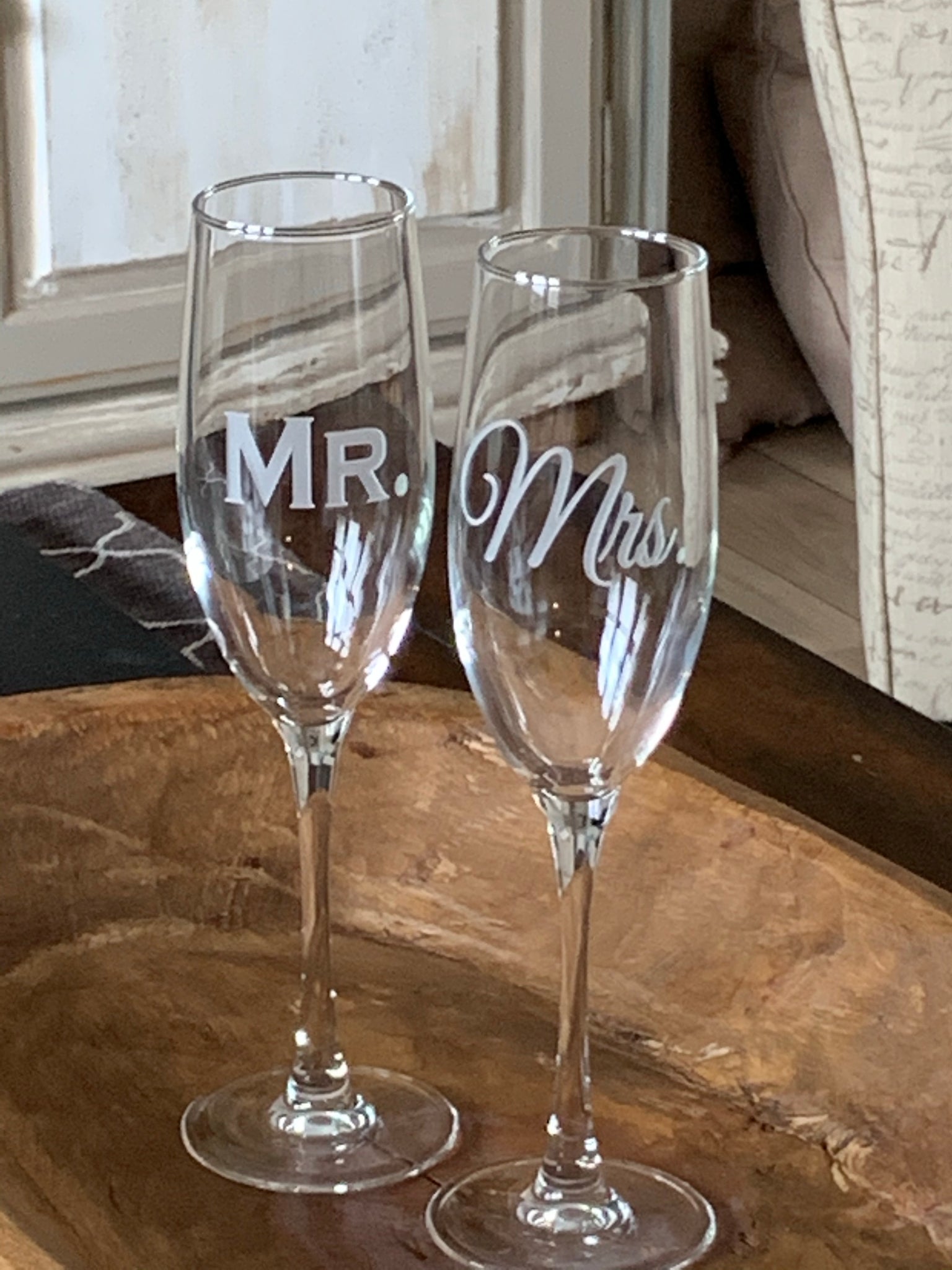 Personalized Mr & Mrs Champagne Flutes – Set Of 2 Engraved Wedding Toasting Glasses