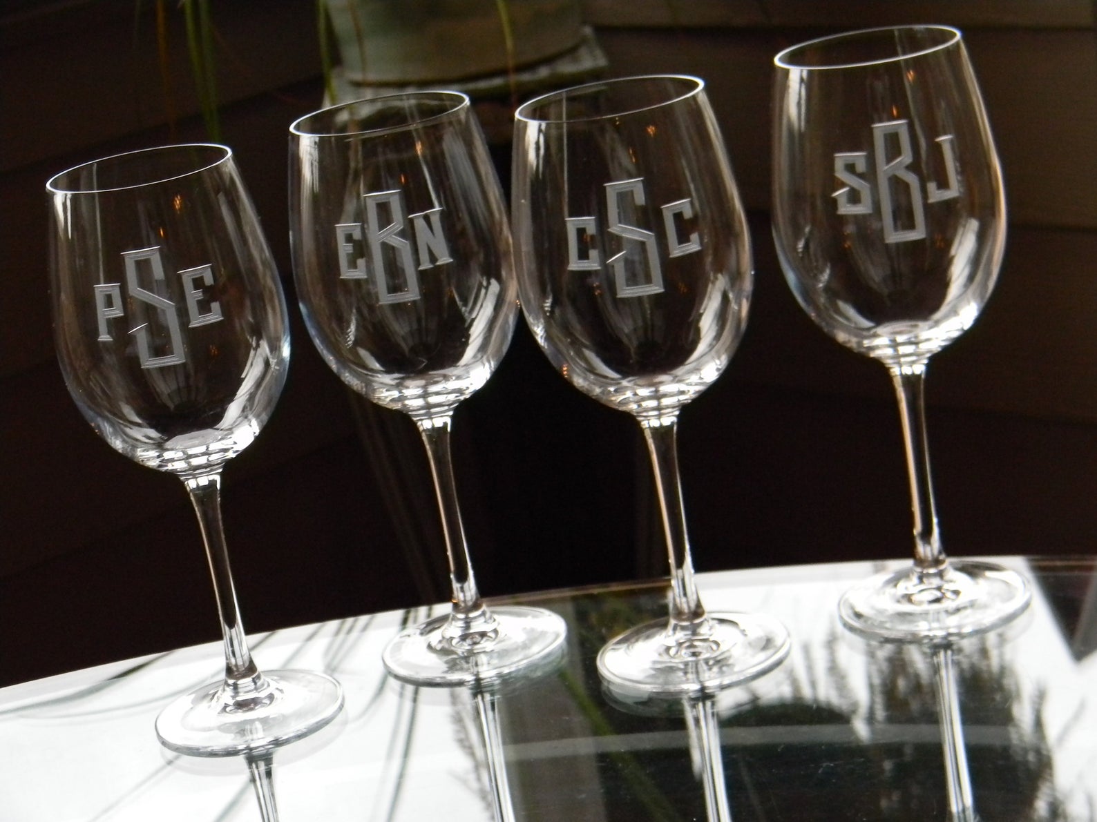 Monogram Scroll Stemless Wine Glasses